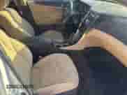 2012 Hyundai Sonata GLS z VIN 5NPEB4ACXCH492463, wystawiony jako Copart lot #86550025 z przebiegiem 130 780 mil mil oraz Czysty tytuł • Clean title. Historia ofert i sprzedaży dostępna na DreamBid. Obrazek 5.