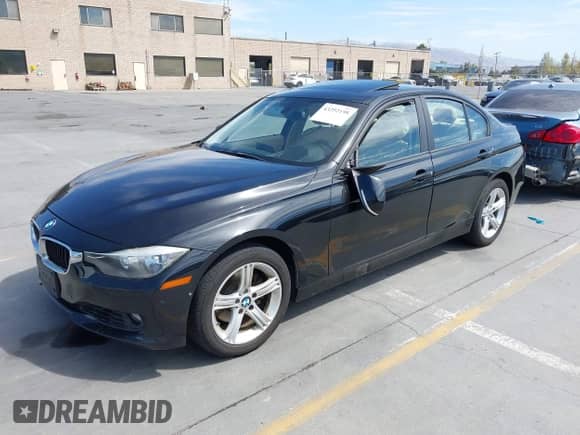 2012 BMW 3 Series 328i с VIN WBA3C1C58CF433582, выставлен на аукционе IAAI как лот 43252198 с пробегом 179 925 миль миль и . История ставок и продаж доступна на DreamBid. Изображение 2.