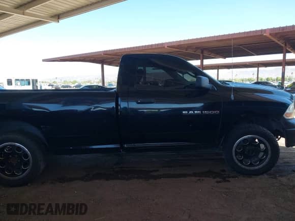 2012 Ram 1500 z VIN 3C6JD7DPXCG259725, wystawiony jako IAAI lot #42409076 z przebiegiem 186 458 mil mil oraz . Historia ofert i sprzedaży dostępna na DreamBid. Obrazek 13.