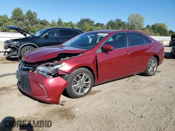 2015 Toyota Camry SE z VIN 4T1BF1FK7FU933851, wystawiony jako Copart lot #85495325 z przebiegiem 206 465 mil mil oraz Szkoda całkowita • Salvage title. Historia ofert i sprzedaży dostępna na DreamBid. Obrazek 1.