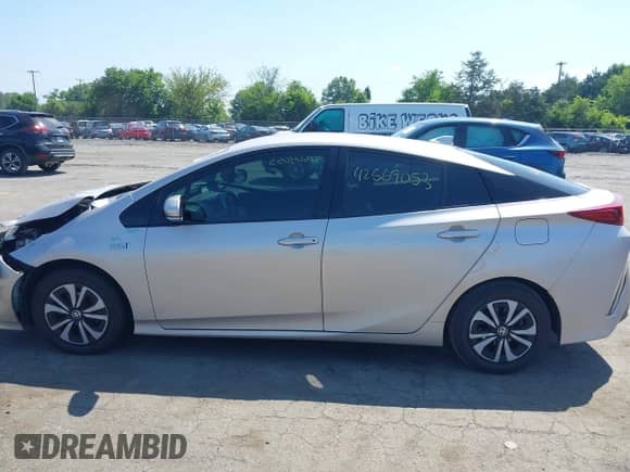 2018 Toyota Prius Plus z VIN JTDKARFP0J3075649, wystawiony jako IAAI lot #42569053 z przebiegiem 99 581 mil mil oraz . Historia ofert i sprzedaży dostępna na DreamBid. Obrazek 14.