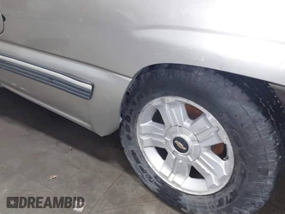 1999 Chevrolet Silverado 1500 LT с VIN 1GCEK14T8XE192646, выставлен на аукционе IAAI как лот 41777519 с пробегом 289 532 миль миль и . История ставок и продаж доступна на DreamBid. Изображение 18.