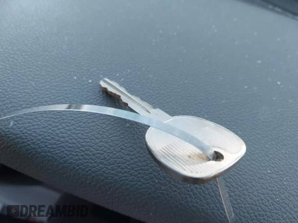 2013 Chevrolet Silverado 1500 LS z VIN 3GCPCREAXDG143762, wystawiony jako IAAI lot #37957432 z przebiegiem 14 mil mil oraz . Historia ofert i sprzedaży dostępna na DreamBid. Obrazek 11.