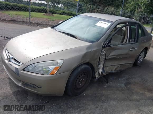 2005 Honda Accord LX с VIN 1HGCM56445A047883, выставлен на аукционе IAAI как лот 43195976 с пробегом 221 917 миль миль и . История ставок и продаж доступна на DreamBid. Изображение 19.