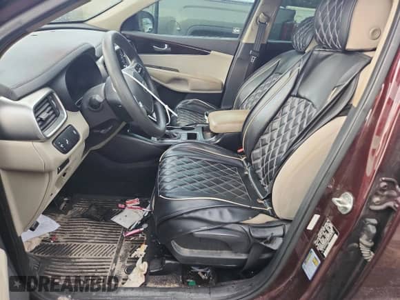 2019 Kia Sorento L z VIN 5XYPG4A30KG506113, wystawiony jako Copart lot #81093535 z przebiegiem 164 249 mil mil oraz Czysty tytuł • Clean title. Historia ofert i sprzedaży dostępna na DreamBid. Obrazek 7.