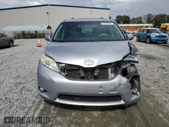 2013 Toyota Sienna XLE AAS with VIN 5TDYK3DC0DS401067, listed as a Copart auction lot 84659005 with 208,465 mi miles and Salvage title. Bid and sale history available at DreamBid. Image 5.