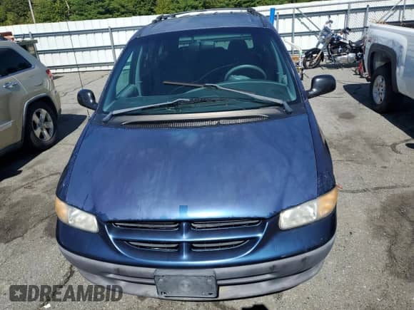 2000 Dodge Caravan SE z VIN 2B4GP45R0YR850038, wystawiony jako Copart lot #82138045 z przebiegiem 173 111 mil mil oraz Czysty tytuł • Clean title. Historia ofert i sprzedaży dostępna na DreamBid. Obrazek 5.