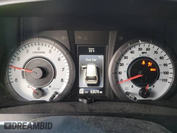 2017 Toyota Sienna SE with VIN 5TDXZ3DC6HS832283, listed as a Copart auction lot 86593455 with 63,070 mi miles and Salvage title. Bid and sale history available at DreamBid. Image 9.