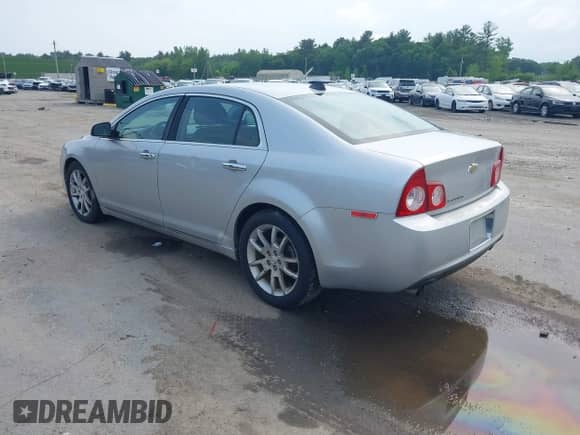 2012 Chevrolet Malibu LTZ z VIN 1G1ZG5E72CF255927, wystawiony jako IAAI lot #42441174 z przebiegiem 134 665 mil mil oraz . Historia ofert i sprzedaży dostępna na DreamBid. Obrazek 3.