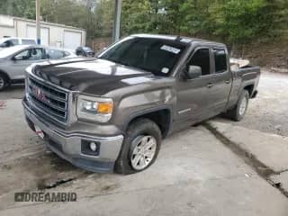 2015 GMC Sierra 1500 SLE z VIN 1GTR1UEC7FZ272130, wystawiony jako Copart lot #86063985 z przebiegiem 137 071 mil mil oraz Czysty tytuł • Clean title. Historia ofert i sprzedaży dostępna na DreamBid. Obrazek 1.