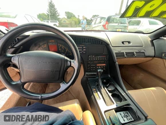 1993 Chevrolet Corvette with VIN 1G1YY23PXP5104890, listed as a Copart auction lot 82262124 with 82,698 mi miles and Clean title. Bid and sale history available at DreamBid. Image 9.