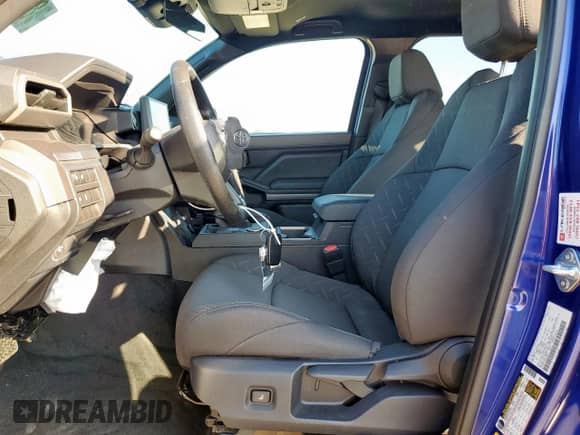 2025 Toyota Tacoma SR5 с VIN 3TMKB5FN4SM042285, выставлен на аукционе Copart как лот 86714795 с пробегом 269 миль миль и Списание • Salvage title. История ставок и продаж доступна на DreamBid. Изображение 7.