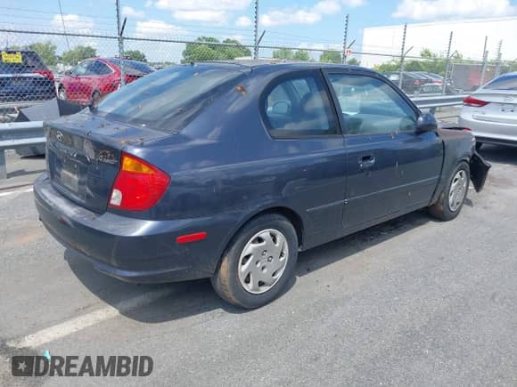 2005 Hyundai Accent GLS z VIN KMHCG35C35U366124, wystawiony jako IAAI lot #42552097 z przebiegiem 205 776 mil mil oraz . Historia ofert i sprzedaży dostępna na DreamBid. Obrazek 4.
