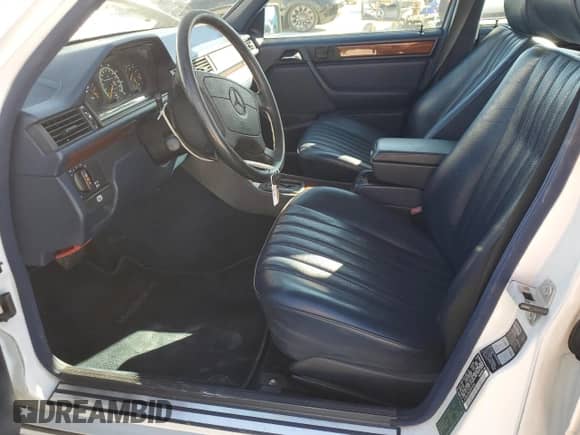 1993 Mercedes-Benz 300 с VIN WDBEA28E4PB976360, выставлен на аукционе Copart как лот 82859844 с пробегом 162 322 миль миль и Списание • Salvage title. История ставок и продаж доступна на DreamBid. Изображение 7.