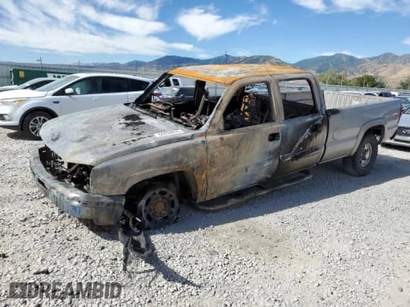 2004 Chevrolet Silverado 2500HD LS z VIN 1GCHK231X4F137978, wystawiony jako Copart lot #66332815 z przebiegiem Nie podano mil oraz Nie do naprawy • Non repairable. Historia ofert i sprzedaży dostępna na DreamBid. Obrazek 1.