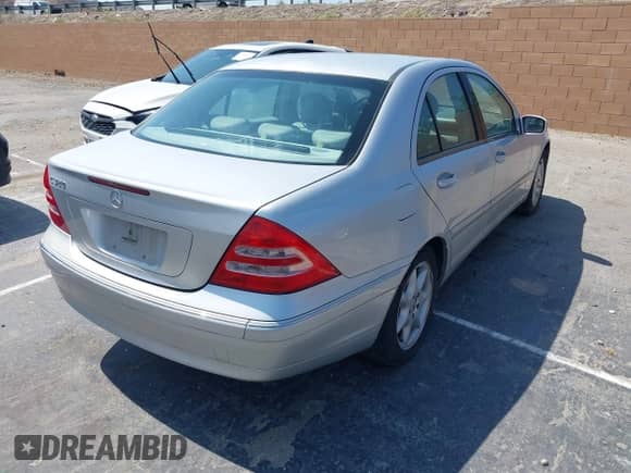 2004 Mercedes-Benz C 320 with VIN WDBRF64J14F518566, listed as a IAAI auction lot 42589700 with 192,553 mi miles and . Bid and sale history available at DreamBid. Image 4.