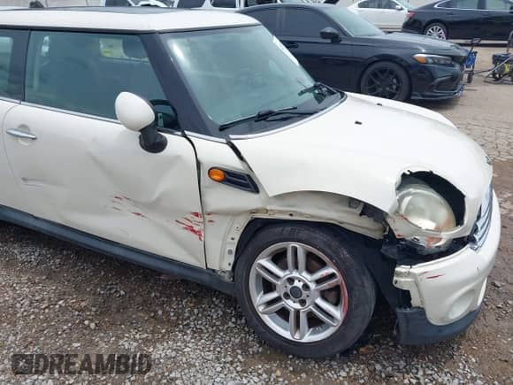 2011 MINI Hardtop with VIN WMWSU3C5XBTX95546, listed as a IAAI auction lot 42475756 with 125,873 mi miles and . Bid and sale history available at DreamBid. Image 6.