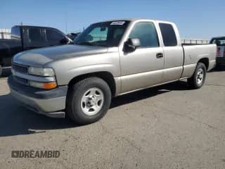 2002 Chevrolet Silverado 1500 Work Truck z VIN 1GCEC19XX2Z110474, wystawiony jako Copart lot #82378495 z przebiegiem 121 776 mil mil oraz Szkoda całkowita • Salvage title. Historia ofert i sprzedaży dostępna na DreamBid. Obrazek 1.