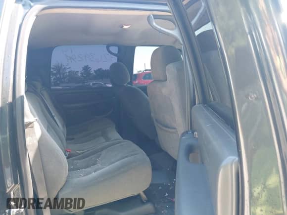2005 Chevrolet Silverado 1500 LS z VIN 2GCEK13T051336111, wystawiony jako IAAI lot #42639214 z przebiegiem 224 915 mil mil oraz . Historia ofert i sprzedaży dostępna na DreamBid. Obrazek 8.