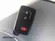 2013 Toyota Prius One z VIN JTDKN3DU5D1706258, wystawiony jako IAAI lot #42941896 z przebiegiem 94 396 mil mil oraz . Historia ofert i sprzedaży dostępna na DreamBid. Obrazek 11.