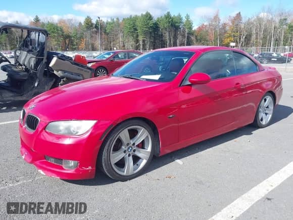 2008 BMW 3 Series 335i z VIN WBAWL73578PX56121, wystawiony jako IAAI lot #43516664 z przebiegiem 242 633 mil mil oraz . Historia ofert i sprzedaży dostępna na DreamBid. Obrazek 2.