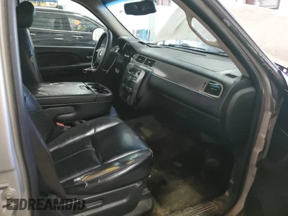 2009 Chevrolet Tahoe LS z VIN 1GNFC13C09R276501, wystawiony jako Copart lot #51229125 z przebiegiem 243 198 mil mil oraz Szkoda całkowita • Salvage title. Historia ofert i sprzedaży dostępna na DreamBid. Obrazek 7.