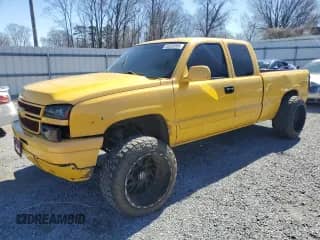 2007 Chevrolet Silverado 1500 LT1 с VIN 1GCEC19Z37Z193772, выставлен на аукционе Copart как лот 46333085 с пробегом 309 283 миль миль и Списание • Salvage title. История ставок и продаж доступна на DreamBid. Изображение 1.