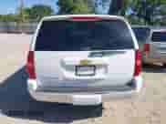 2014 Chevrolet Suburban LTZ z VIN 1GNSKKE70ER143643, wystawiony jako IAAI lot #43075437 z przebiegiem 39 400 mil mil oraz . Historia ofert i sprzedaży dostępna na DreamBid. Obrazek 16.