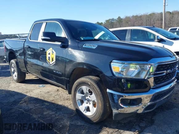 2022 Ram 1500 Big Horn z VIN 1C6RREBG0NN398834, wystawiony jako IAAI lot #41580763 z przebiegiem 100 523 mil mil oraz . Historia ofert i sprzedaży dostępna na DreamBid. Obrazek 1.
