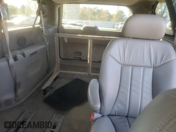 2003 Dodge Caravan EX z VIN 2D4GP74L33R170390, wystawiony jako Copart lot #86237225 z przebiegiem Nie podano mil oraz Czysty tytuł • Clean title. Historia ofert i sprzedaży dostępna na DreamBid. Obrazek 10.