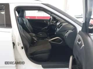 2014 Hyundai Veloster z VIN KMHTC6AD0EU193142, wystawiony jako IAAI lot #43464437 z przebiegiem 66 340 mil mil oraz . Historia ofert i sprzedaży dostępna na DreamBid. Obrazek 5.