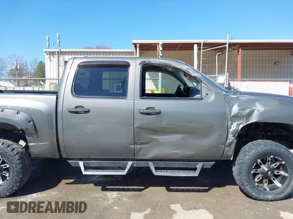 2011 Chevrolet Silverado 1500 LS z VIN 3GCPKREA9BG182360, wystawiony jako IAAI lot #41782080 z przebiegiem 214 465 mil mil oraz . Historia ofert i sprzedaży dostępna na DreamBid. Obrazek 13.