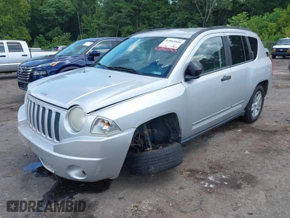 2008 Jeep Compass Sport с VIN 1J8FT47088D649623, выставлен на аукционе IAAI как лот 42862040 с пробегом 193 485 миль миль и . История ставок и продаж доступна на DreamBid. Изображение 2.