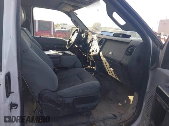 2015 Ford F-250 XLT with VIN 1FT7X2B60FEC17213, listed as a IAAI auction lot 43248642 with 271,378 mi miles and . Bid and sale history available at DreamBid. Image 5.