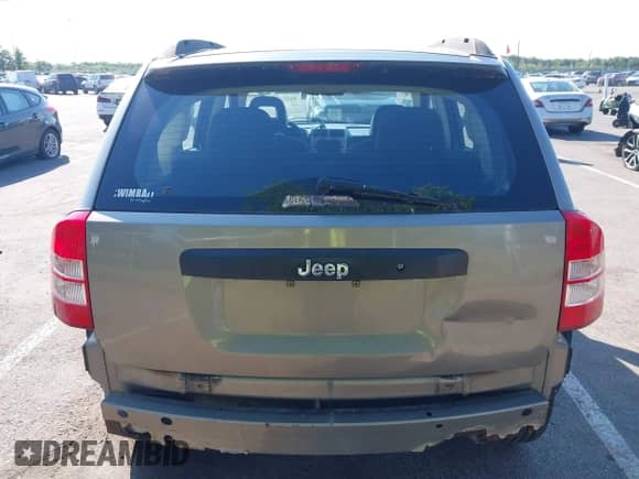 2008 Jeep Compass Sport с VIN 1J8FT47068D635994, выставлен на аукционе IAAI как лот 42392737 с пробегом 169 436 миль миль и . История ставок и продаж доступна на DreamBid. Изображение 16.