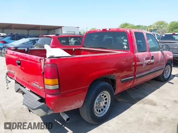 2000 Chevrolet Silverado 1500 LS z VIN 2GCEC19V7Y1201878, wystawiony jako IAAI lot #41866038 z przebiegiem 155 726 mil mil oraz . Historia ofert i sprzedaży dostępna na DreamBid. Obrazek 4.