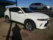 2024 Dodge Hornet R/T z VIN ZACPDFCW1R3A28927, wystawiony jako Copart lot #83539364 z przebiegiem 18 650 mil mil oraz Nie do naprawy • Non repairable. Historia ofert i sprzedaży dostępna na DreamBid. Obrazek 4.