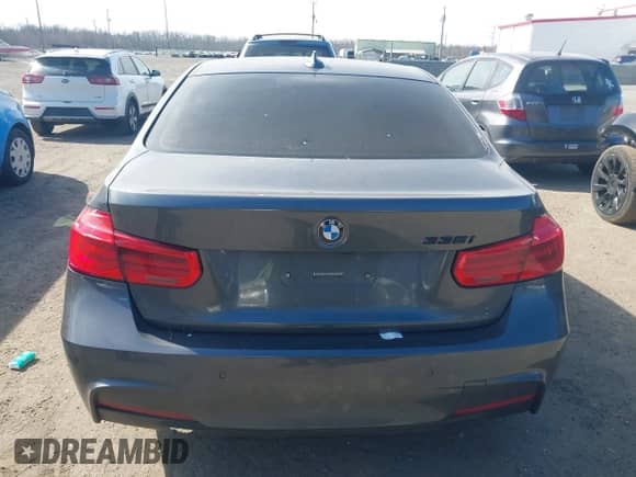 2014 BMW 3 Series 335i xDrive с VIN WBA3B9G58ENR92151, выставлен на аукционе IAAI как лот 41687263 с пробегом Не указан миль и . История ставок и продаж доступна на DreamBid. Изображение 16.