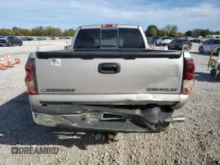 2005 Chevrolet Silverado 1500 Work Truck z VIN 1GCEK14T65Z240313, wystawiony jako Copart lot #82521125 z przebiegiem 192 672 mil mil oraz Szkoda całkowita • Salvage title. Historia ofert i sprzedaży dostępna na DreamBid. Obrazek 6.