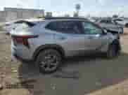 2025 Chevrolet Trax LT with VIN KL77LHEP5SC199166, listed as a Copart auction lot 63376505 with 1,795 mi miles and Salvage title. Bid and sale history available at DreamBid. Image 3.