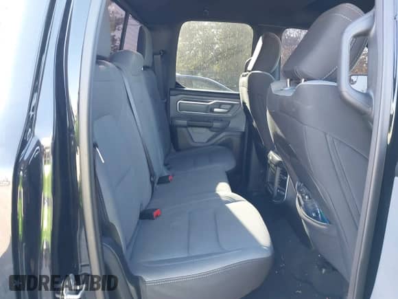 2022 Ram 1500 Big Horn z VIN 1C6RREBT3NN442466, wystawiony jako IAAI lot #40734114 z przebiegiem 22 586 mil mil oraz . Historia ofert i sprzedaży dostępna na DreamBid. Obrazek 8.