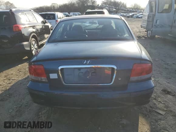2002 Hyundai Sonata GLS z VIN KMHWF35H62A567458, wystawiony jako Copart lot #84374214 z przebiegiem Nie podano mil oraz Szkoda całkowita • Salvage title. Historia ofert i sprzedaży dostępna na DreamBid. Obrazek 6.