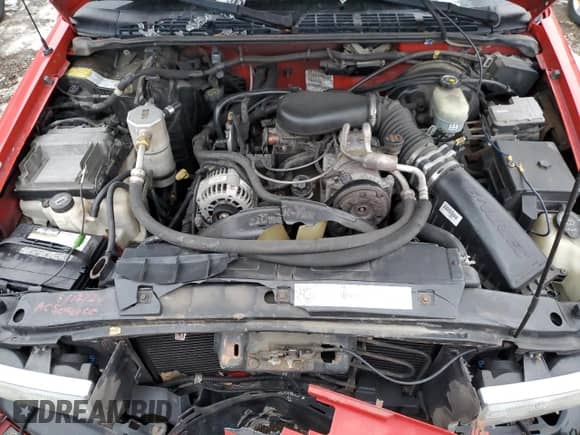 2001 Chevrolet Blazer LS z VIN 1GNCT18WX1K246960, wystawiony jako Copart lot #85066144 z przebiegiem 133 157 mil mil oraz Szkoda całkowita • Salvage title. Historia ofert i sprzedaży dostępna na DreamBid. Obrazek 11.