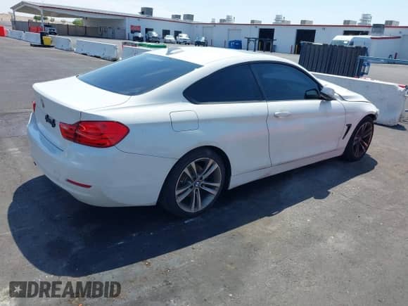 2014 BMW 4 Series 428i z VIN WBA3N7C56EK220248, wystawiony jako IAAI lot #42995554 z przebiegiem 92 324 mil mil oraz . Historia ofert i sprzedaży dostępna na DreamBid. Obrazek 4.