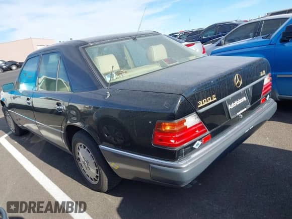 1993 Mercedes-Benz 300 с VIN WDBEA28E4PB929765, выставлен на аукционе IAAI как лот 40765128 с пробегом 49 422 миль миль и . История ставок и продаж доступна на DreamBid. Изображение 3.