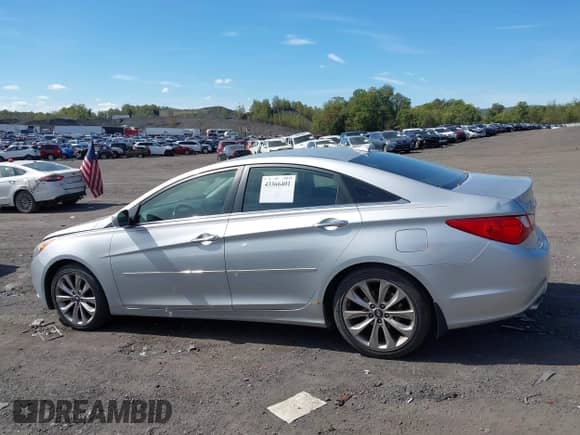 2013 Hyundai Sonata Limited с VIN 5NPEC4AC1DH565217, выставлен на аукционе IAAI как лот 43366401 с пробегом 177 429 миль миль и . История ставок и продаж доступна на DreamBid. Изображение 14.
