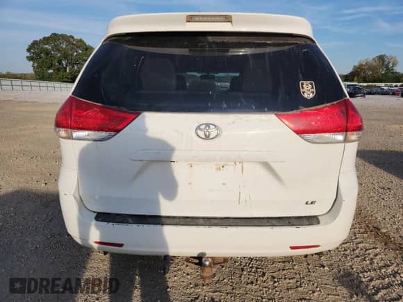 2014 Toyota Sienna LE with VIN 5TDKK3DC6ES487489, listed as a Copart auction lot 81953395 with 138,512 mi miles and Non repairable. Bid and sale history available at DreamBid. Image 6.