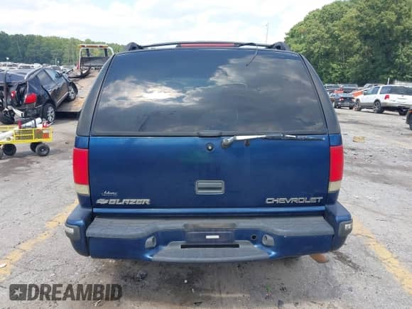 1998 Chevrolet Blazer LS with VIN 1GNDT13W9W2297398, listed as a IAAI auction lot 43114741 with 237,133 mi miles and . Bid and sale history available at DreamBid. Image 16.