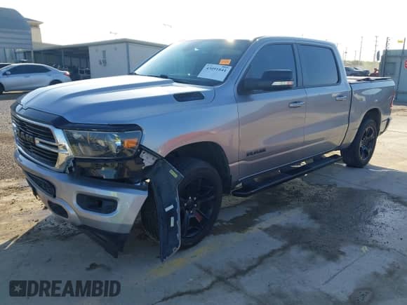 2022 Ram 1500 Big Horn z VIN 1C6RREFG8NN274448, wystawiony jako IAAI lot #43091844 z przebiegiem 90 185 mil mil oraz . Historia ofert i sprzedaży dostępna na DreamBid. Obrazek 19.