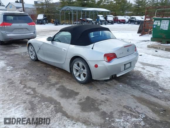 2007 BMW Z4 3.0i with VIN 4USBU33557LW59829, listed as a IAAI auction lot 41272808 with 149,456 mi miles and . Bid and sale history available at DreamBid. Image 3.